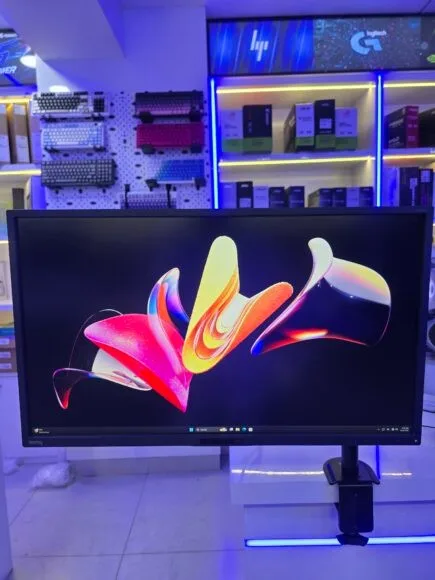BenQ PD3200U Designer Monitor 32 inch, 4K UHD, sRGB, 60Hz (Used) MXG BMA-12P Single Monitor Steel Articulating Monitor M