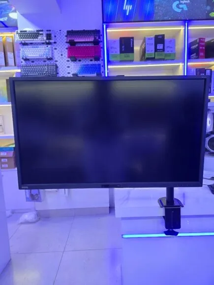BenQ PD3200U Designer Monitor 32 inch, 4K UHD, sRGB, 60Hz (Used) MXG BMA-12P Single Monitor Steel Articulating Monitor M