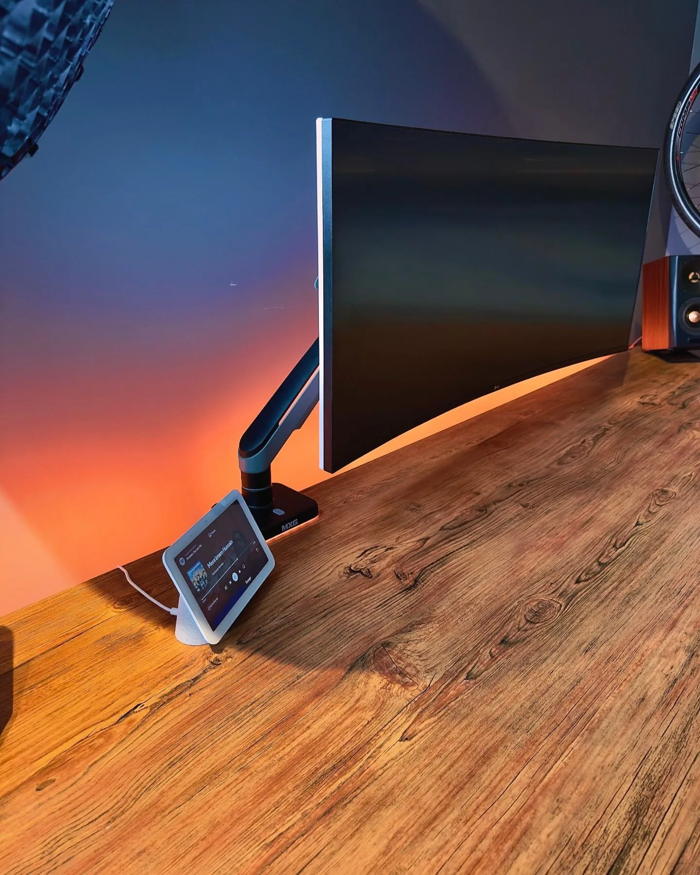 LG UltraWide 40WP95C-W 40” Curved WUHD (5120 x 2160) 5K2K Nano IPS Computer Monitor, DCI-P3 98% (Typ.) HDR10, Thunderbol