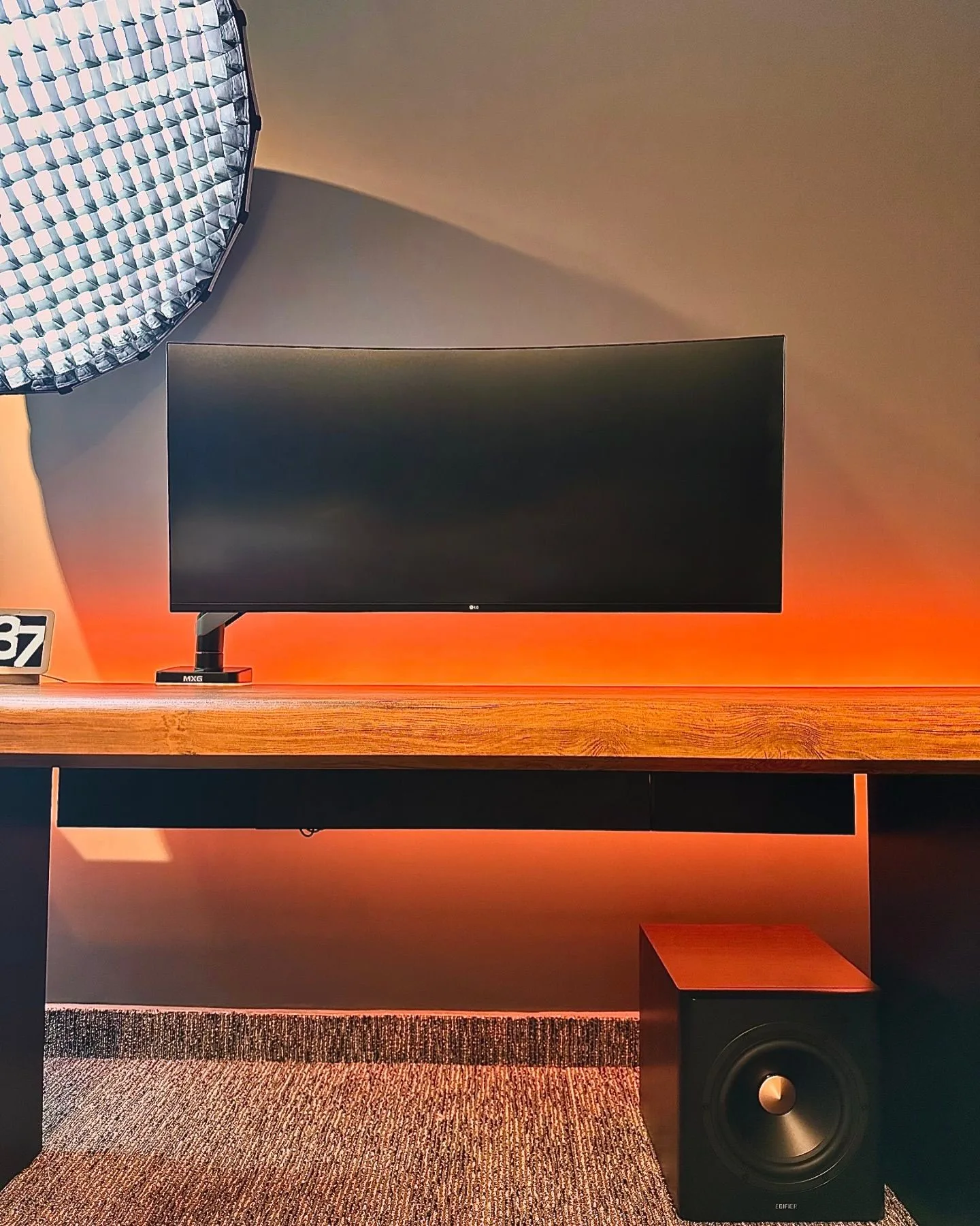 LG UltraWide 40WP95C-W 40” Curved WUHD (5120 x 2160) 5K2K Nano IPS Computer Monitor, DCI-P3 98% (Typ.) HDR10, Thunderbol