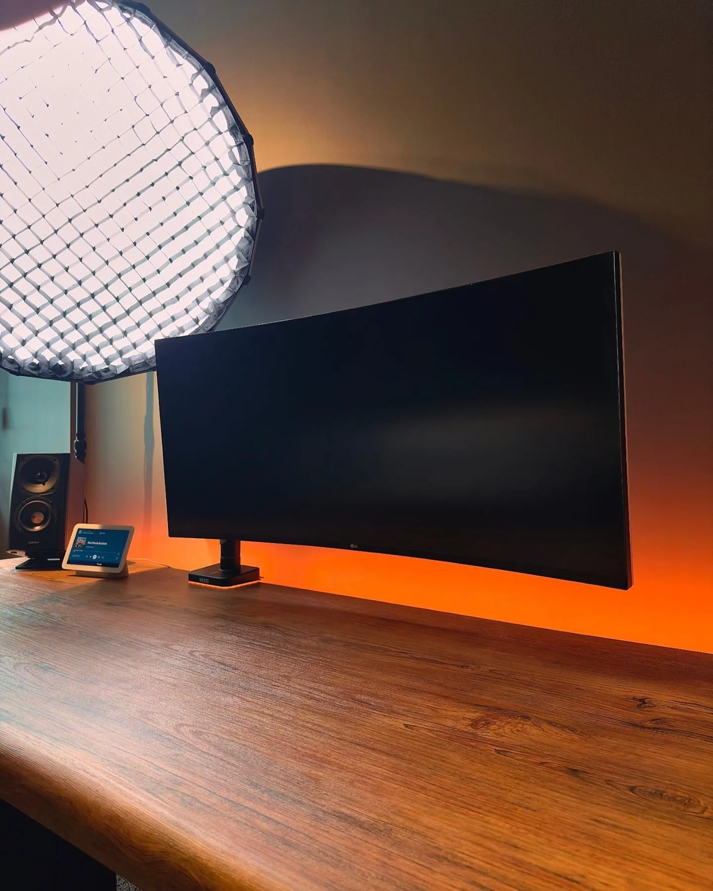 LG UltraWide 40WP95C-W 40” Curved WUHD (5120 x 2160) 5K2K Nano IPS Computer Monitor, DCI-P3 98% (Typ.) HDR10, Thunderbol